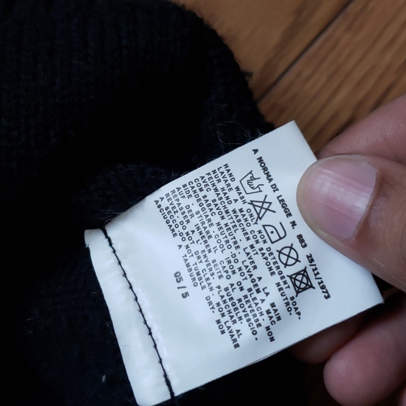 Versace knit sweater (medium) - Picture 10 of 10